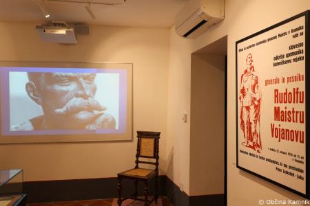 Zadnje javno vodstvo po razstavi Zgodbe Maistrovih predmetov iz virtualnosti v resnično (6)